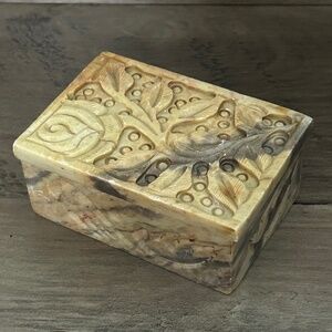 😉Bundle Days😉 Carved Soapstone Box By K’s Collection Handcraft Small Trinket Box